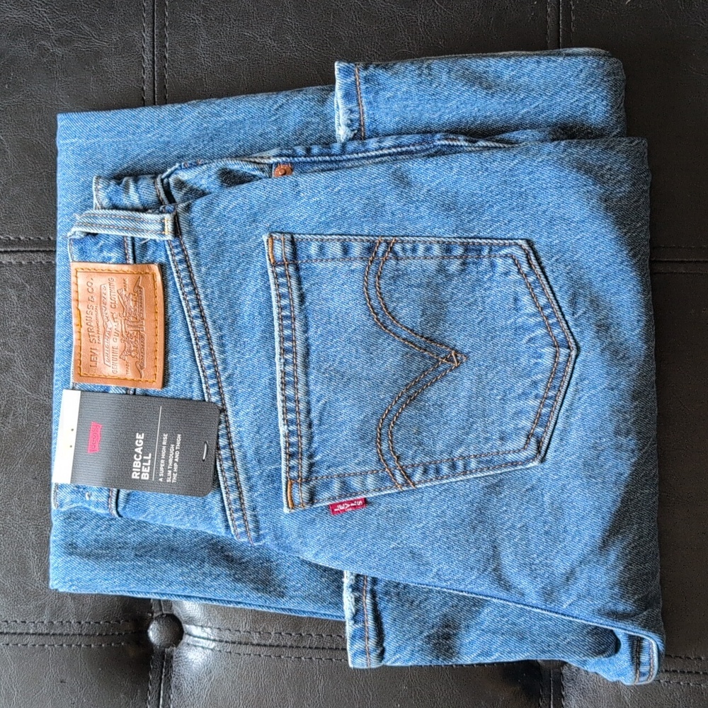 NWT --- Levi's Ribcage Bell Jeans - Picture 6 of 9
